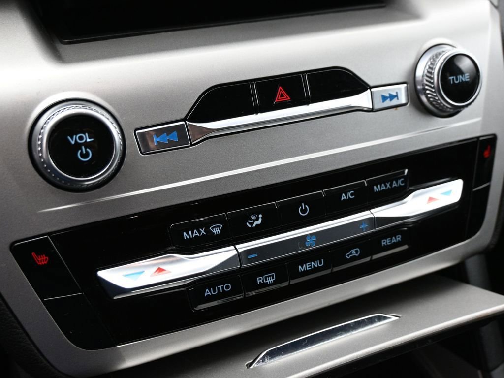 Certified 2022 Ford Explorer XLT image 17