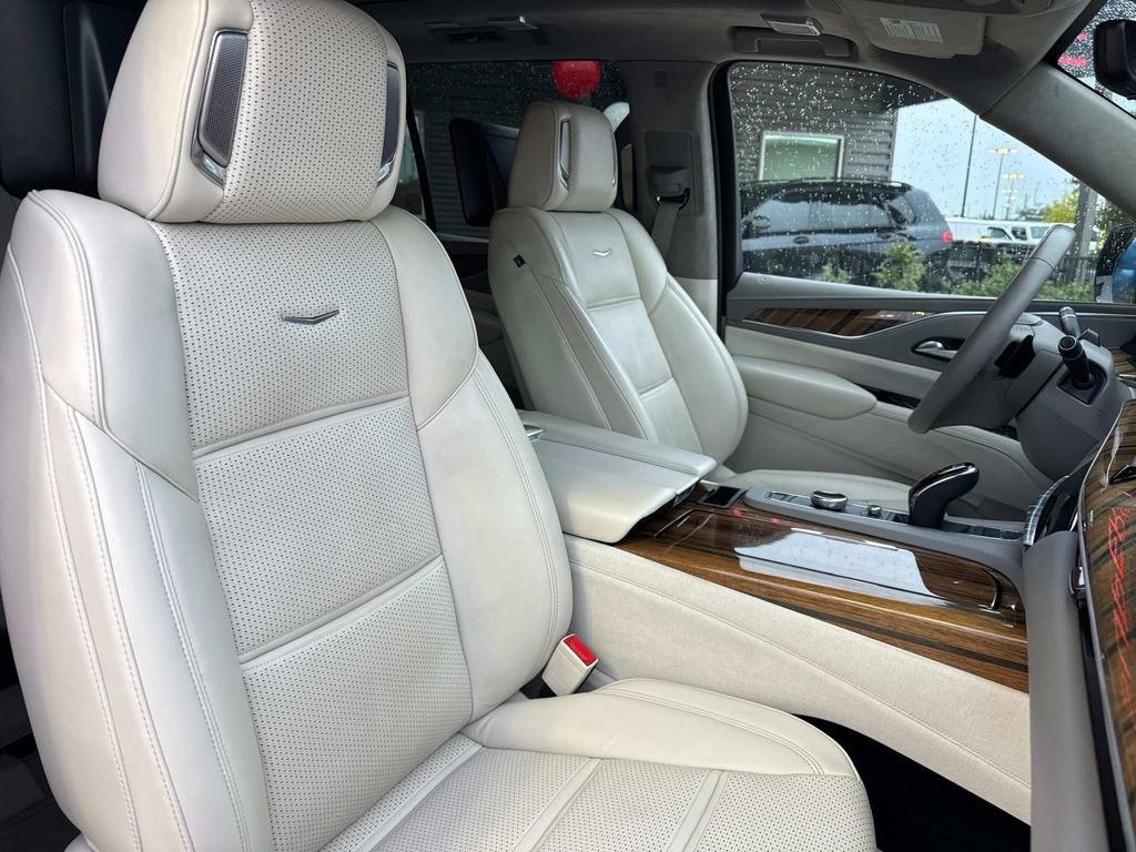 Used 2023 Cadillac Escalade ESV Sport Platinum image 12