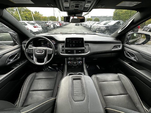 Used 2023 GMC Yukon SLT w/ SLT Premium Package AWD/4WD image 16