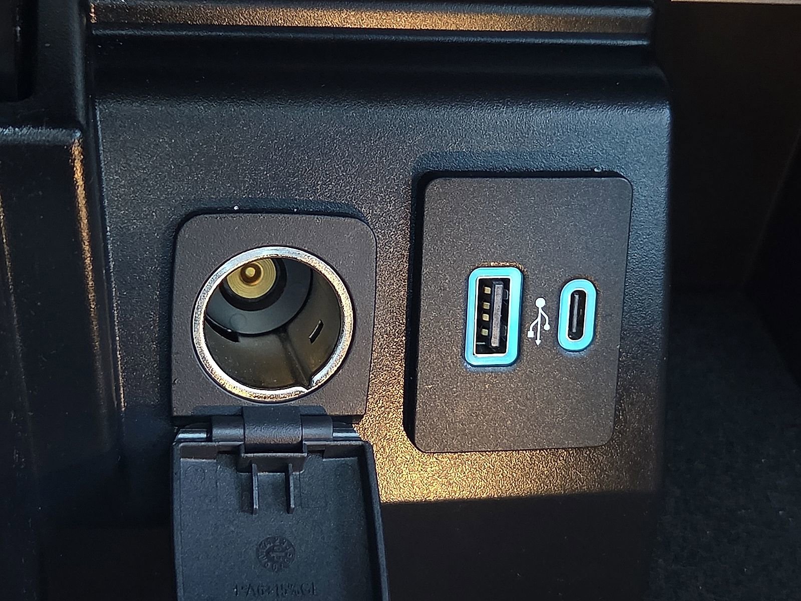 Certified 2021 Ford Explorer XLT w/ Equipment Group 202A image 19