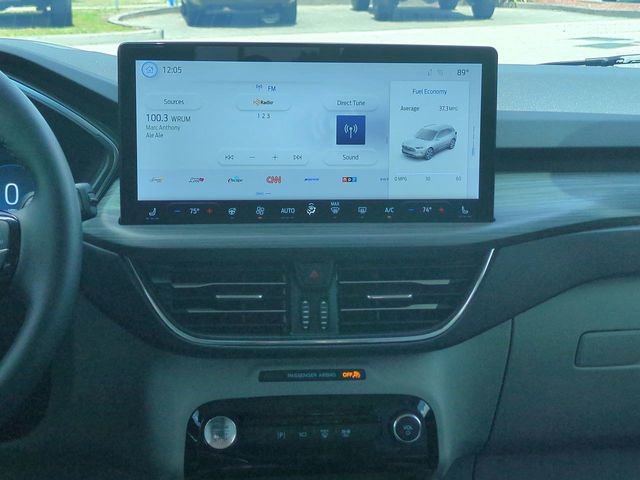 Certified 2025 Ford Escape Platinum w/ Premium Technology Package FWD image 18