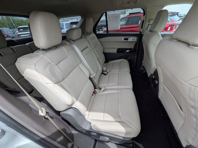 Certified 2024 Ford Explorer Platinum w/ Technology Package AWD/4WD image 19