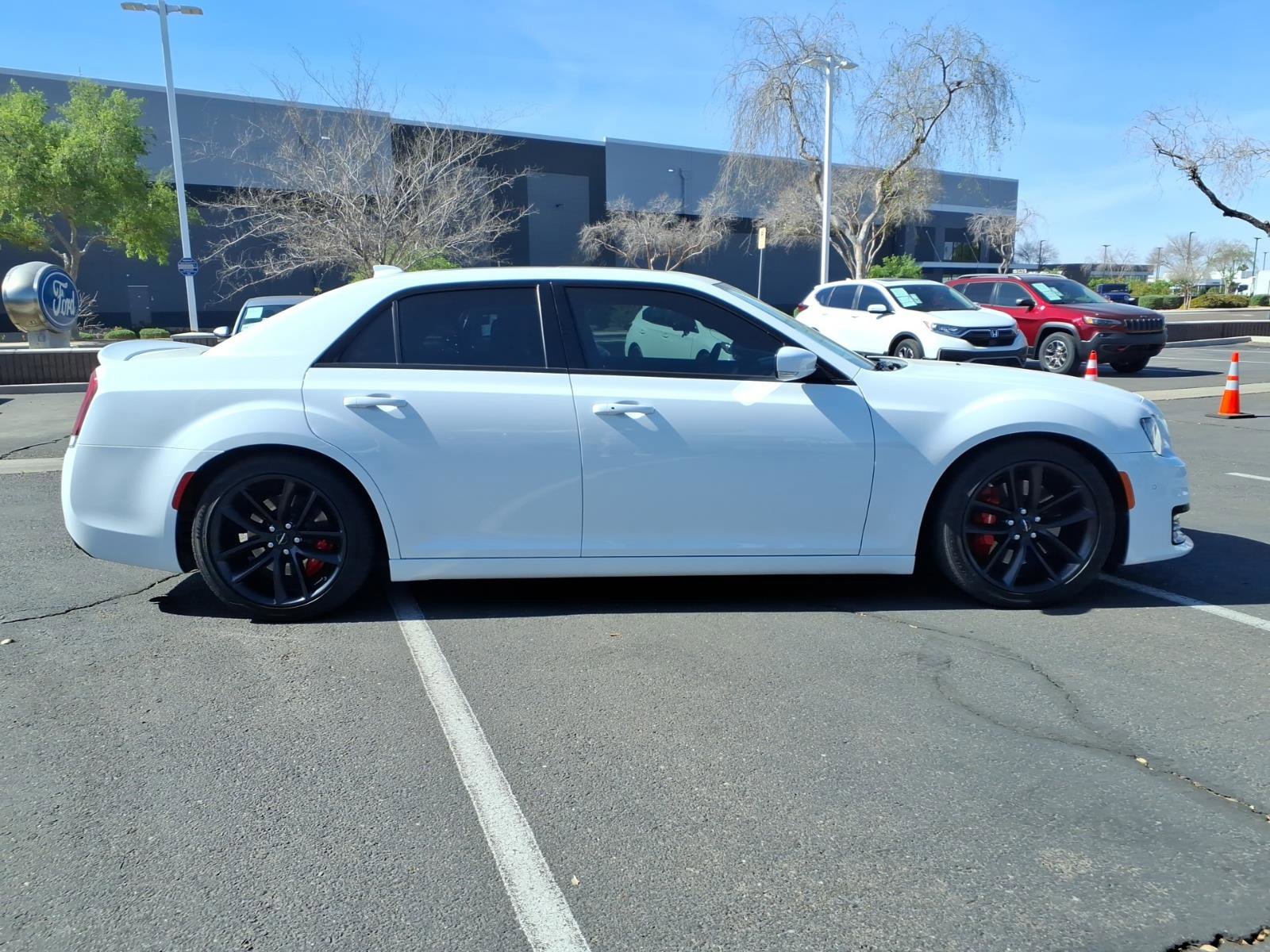 Used 2023 Chrysler 300 C image 2