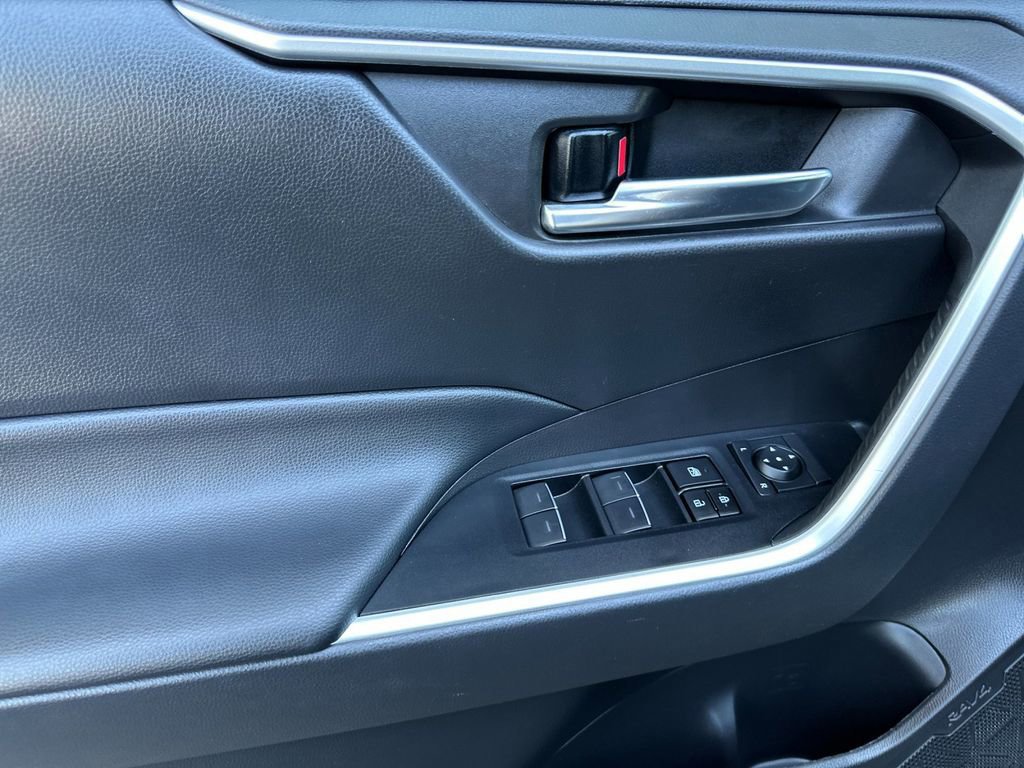 Used 2022 Toyota RAV4 XLE Premium FWD image 10