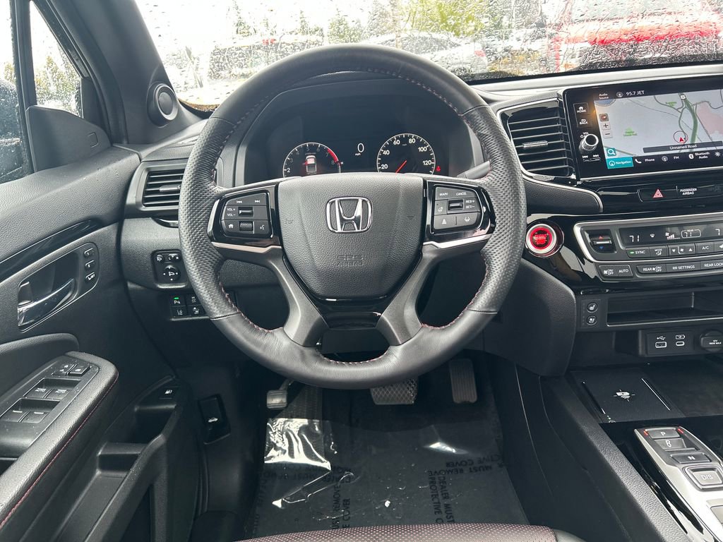 Used 2025 Honda Ridgeline Black Edition image 9
