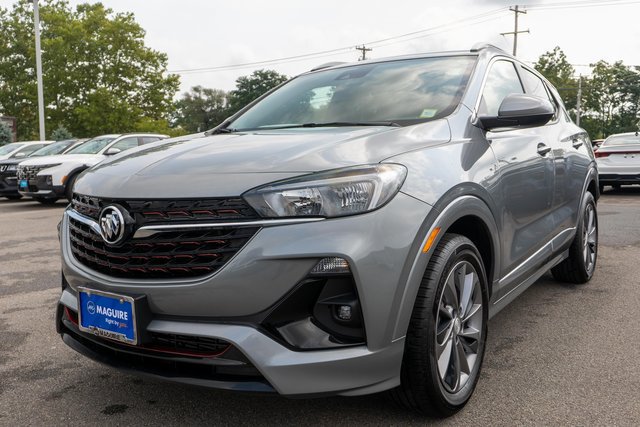 Used 2023 Buick Encore GX Select w/ Sport Touring Package FWD image 2