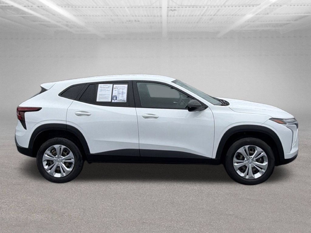 Used 2024 Chevrolet Trax LS FWD image 13