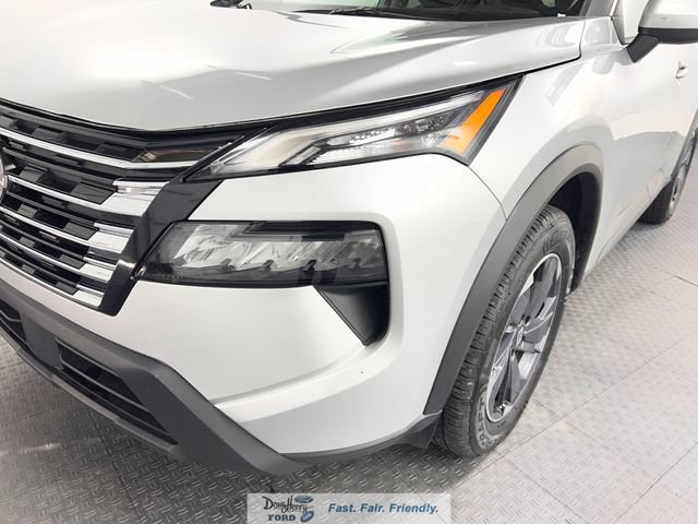 Used 2025 Nissan Rogue SV FWD image 10