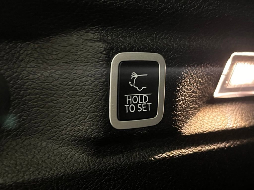 Used 2023 Jeep Grand Cherokee L Limited w/ Black Appearance Package image 14