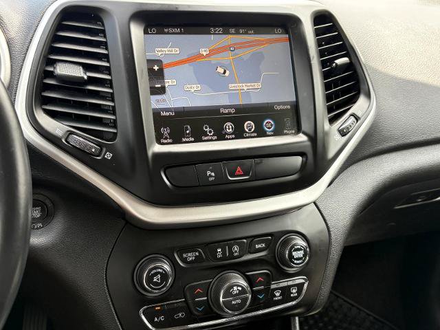 Used 2018 Jeep Cherokee Trailhawk AWD/4WD image 8