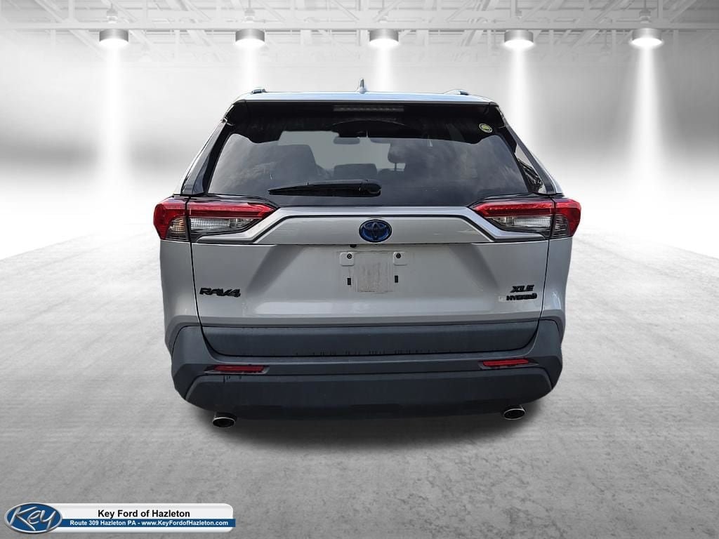 Used 2021 Toyota RAV4 XLE Premium AWD/4WD image 9