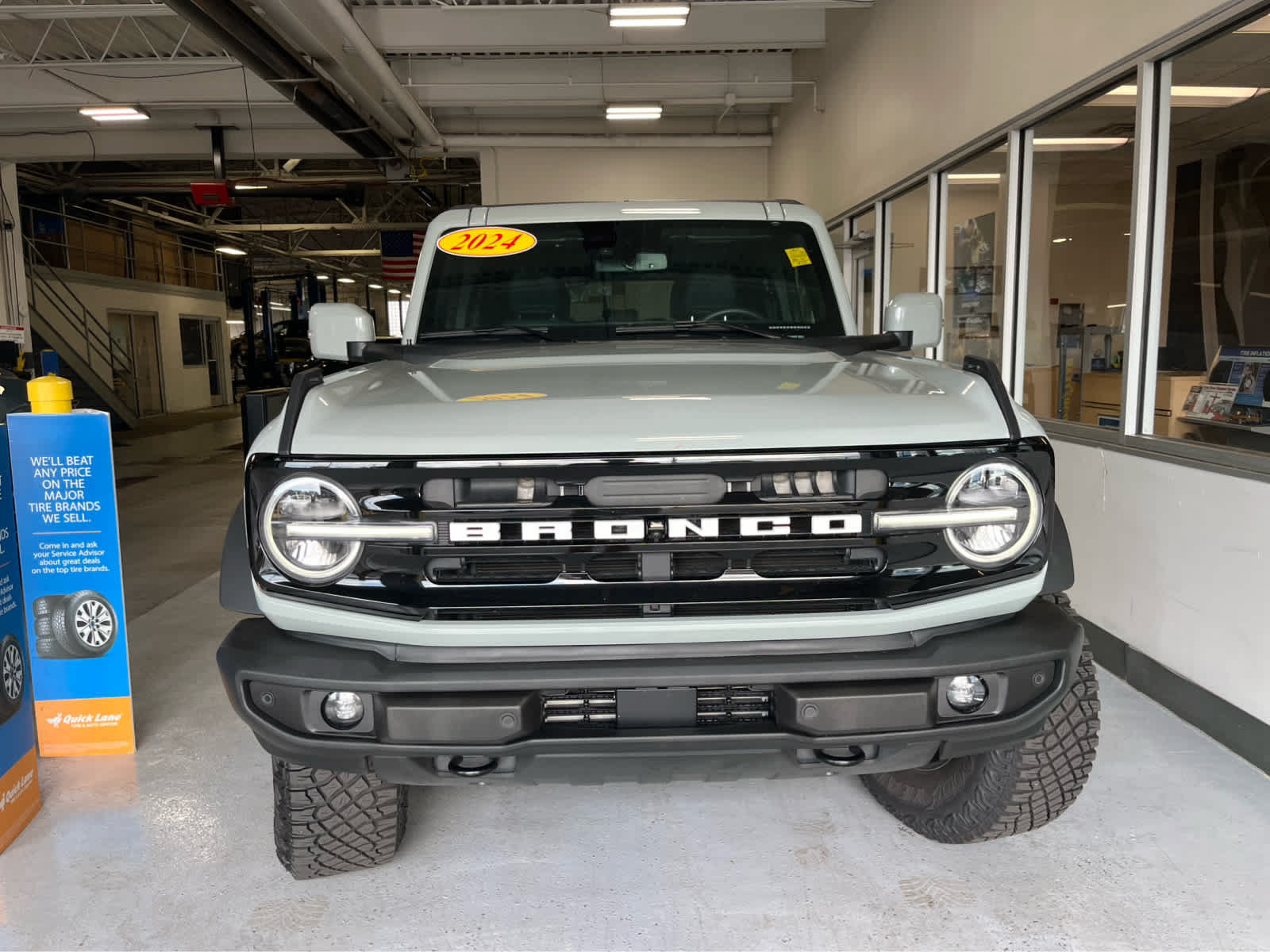 Certified 2024 Ford Bronco Outer Banks w/ Sasquatch Package AWD/4WD image 3