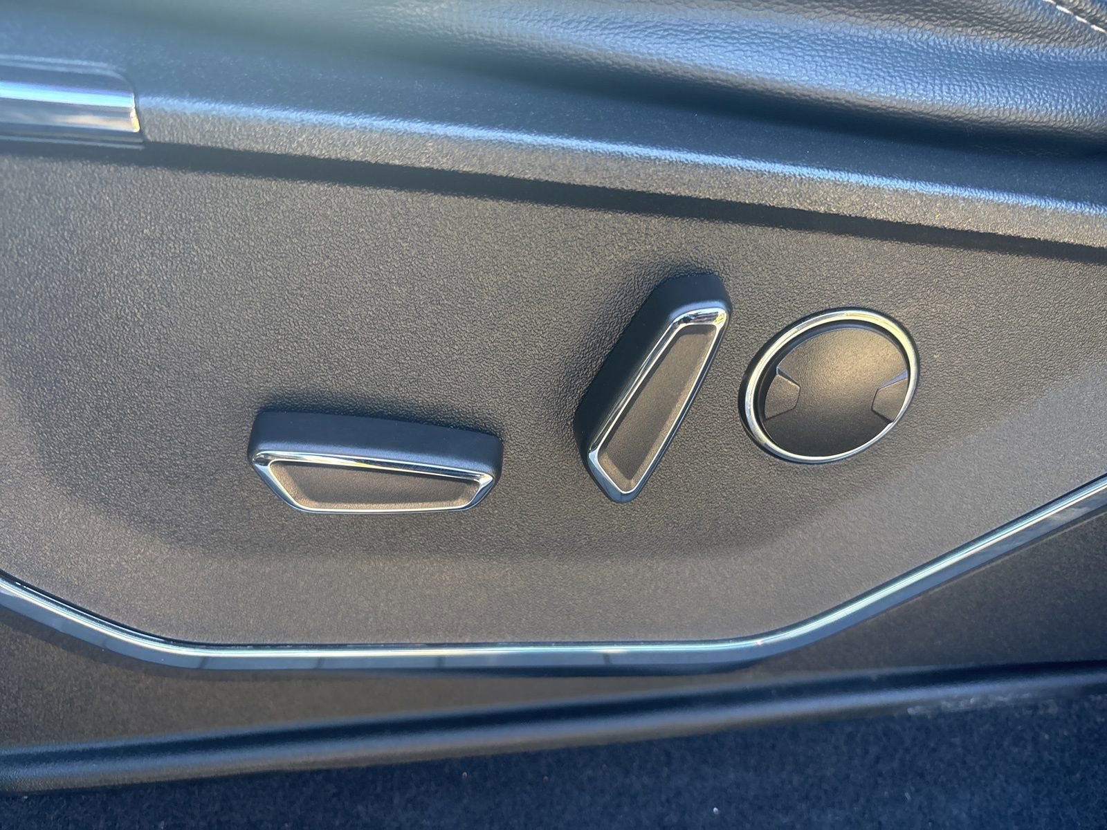 Certified 2023 Ford F150 Lariat w/ Equipment Group 502A High image 27