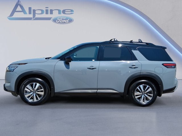 Used 2023 Nissan Pathfinder SL w/ Black Appearance Package AWD/4WD image 2