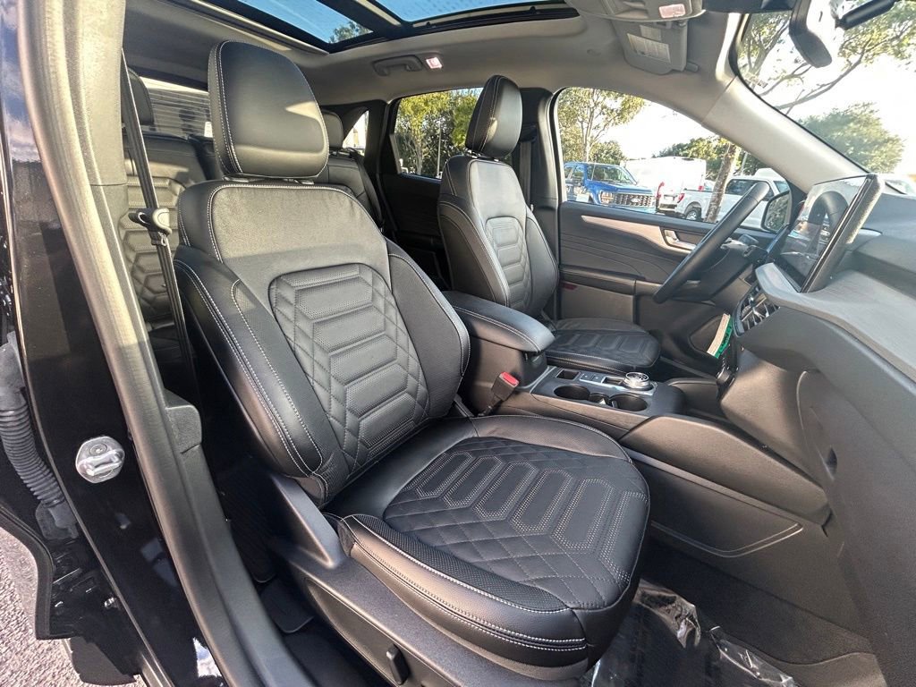 Certified 2024 Ford Escape SE w/ PHEV Premium Package FWD image 30