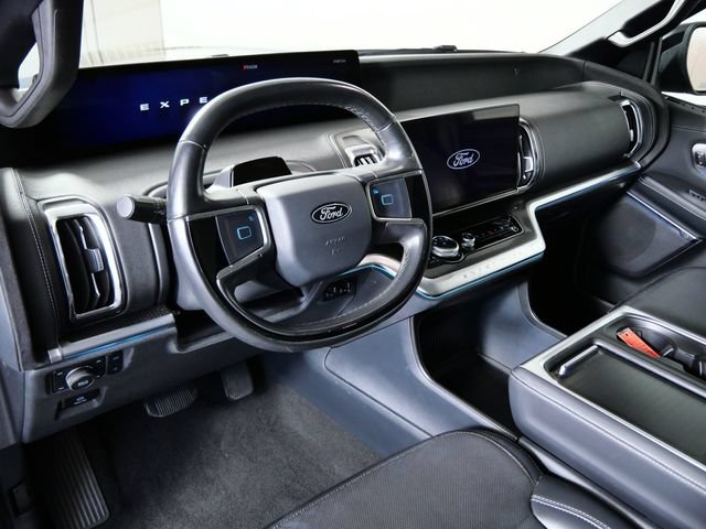 Certified 2025 Ford Expedition Platinum w/ Stealth Performance Package AWD/4WD image 3