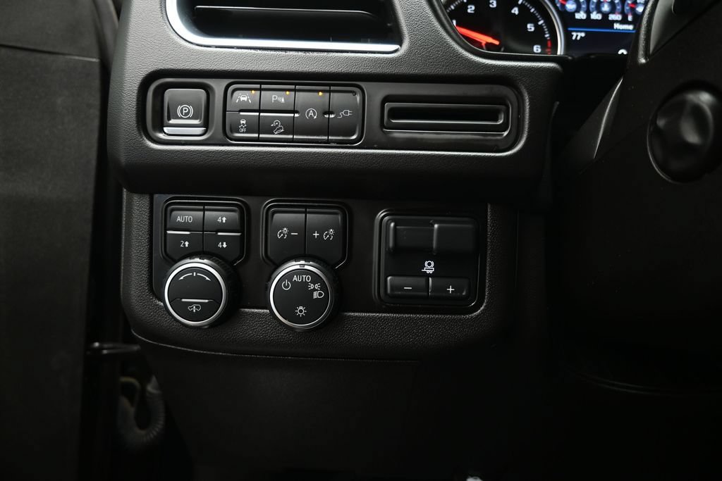Used 2021 Chevrolet Tahoe Z71 w/ Z71 Off-Road Package AWD/4WD image 10