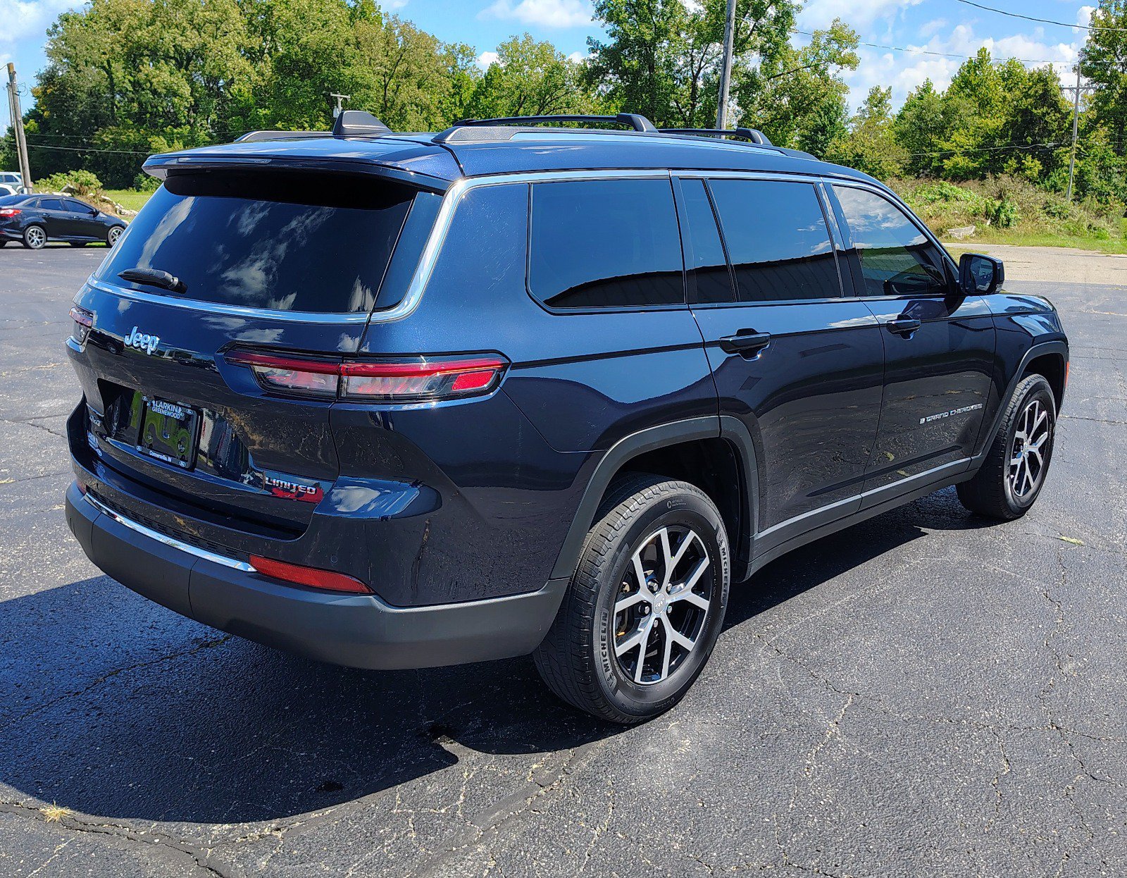 Used 2023 Jeep Grand Cherokee L Limited AWD/4WD image 5