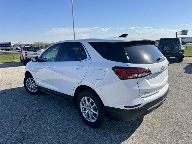 Used 2023 Chevrolet Equinox LT w/ Driver Convenience Package image 3