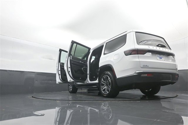 Used 2022 Jeep Wagoneer Series III image 36