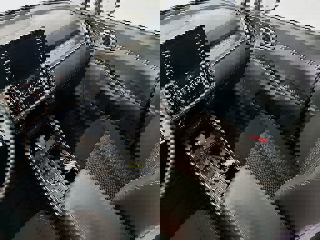 Used 2023 Kia Sorento LX image 14