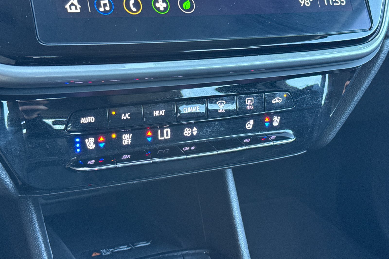Used 2023 Chevrolet Bolt EUV LT w/ Convenience Package FWD image 17