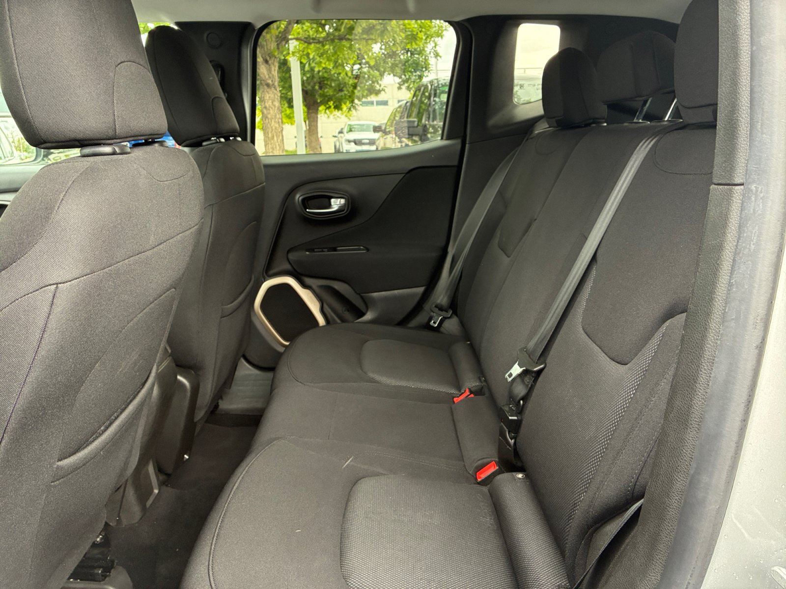 Used 2017 Jeep Renegade Latitude w/ Cold Weather Group AWD/4WD image 17