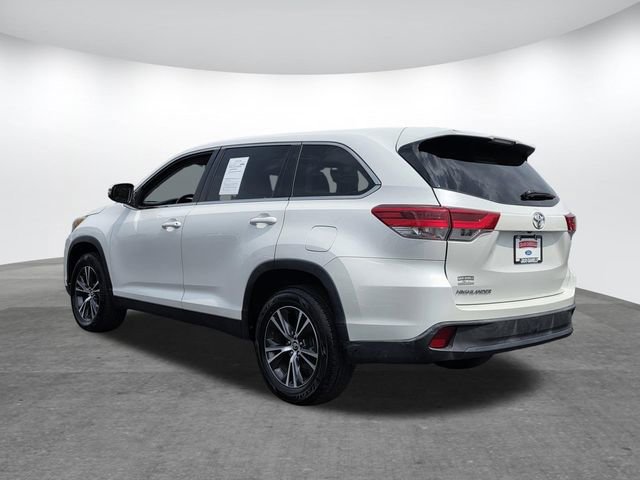 Used 2019 Toyota Highlander LE FWD image 6