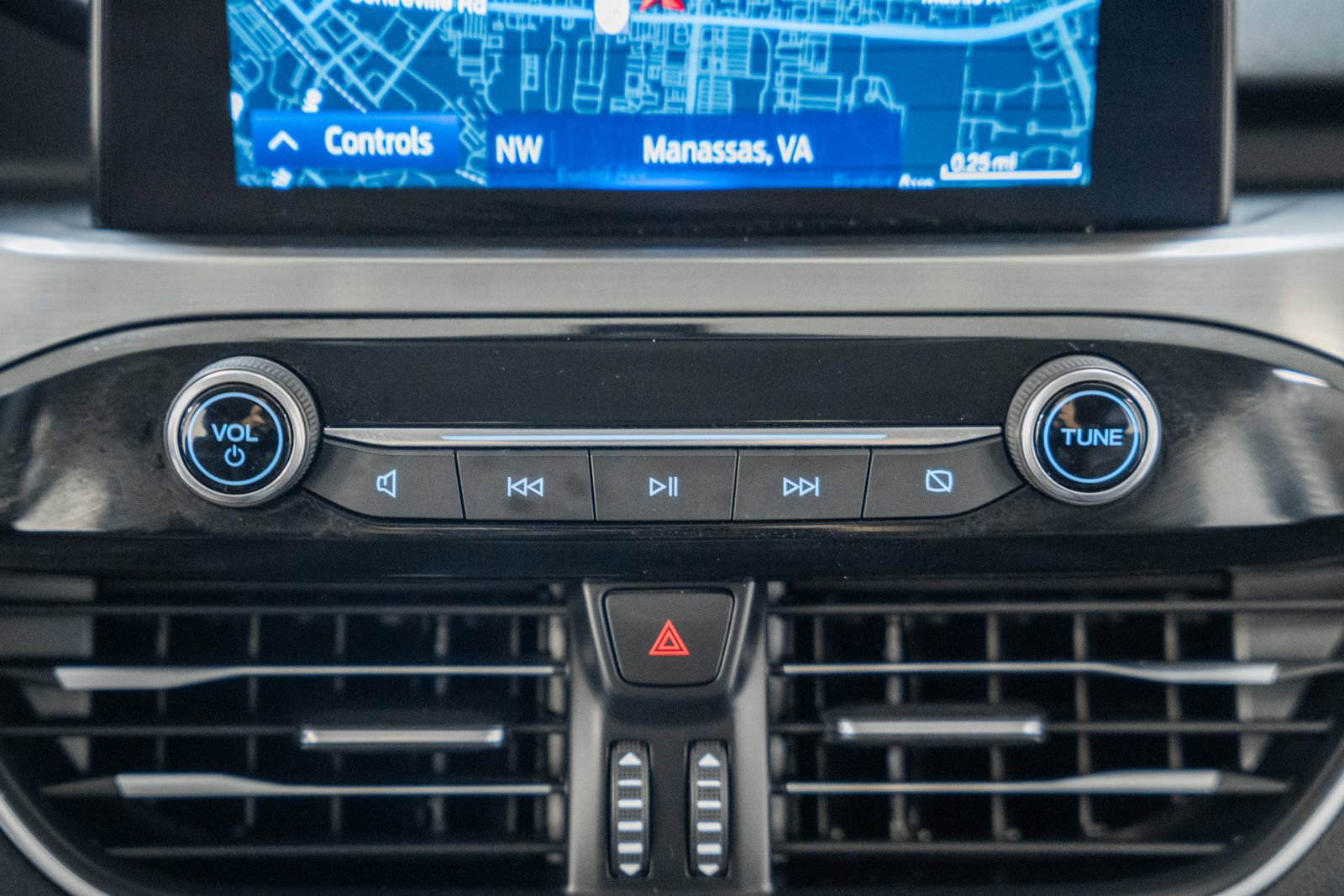 Certified 2022 Ford Escape Titanium image 27