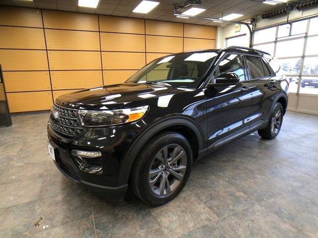 Certified 2023 Ford Explorer XLT w/ Equipment Group 202A image 3