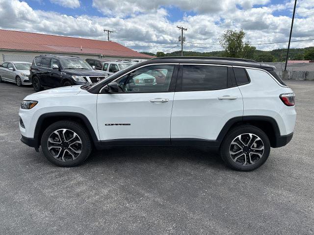 Used 2023 Jeep Compass Limited AWD/4WD image 3