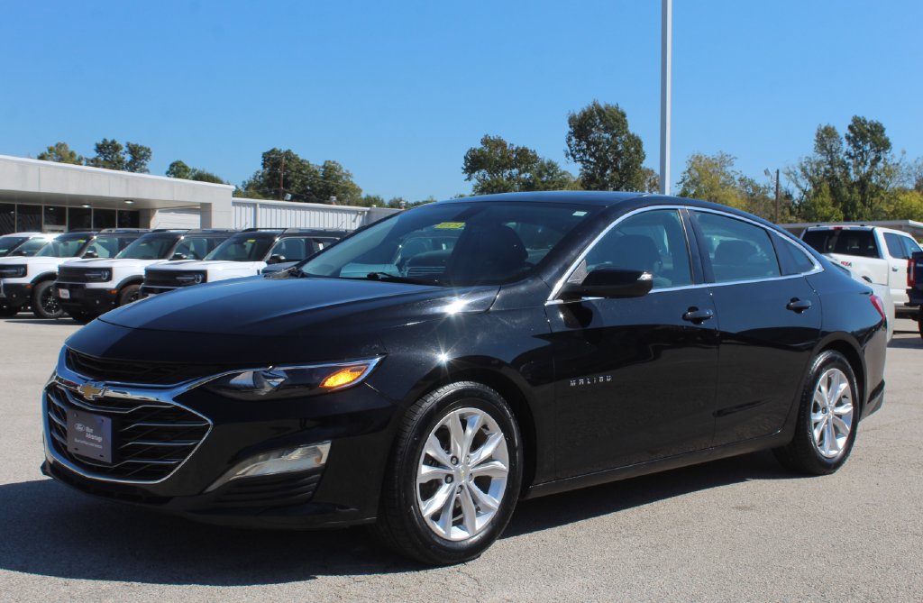 Used 2021 Chevrolet Malibu LT FWD image 2