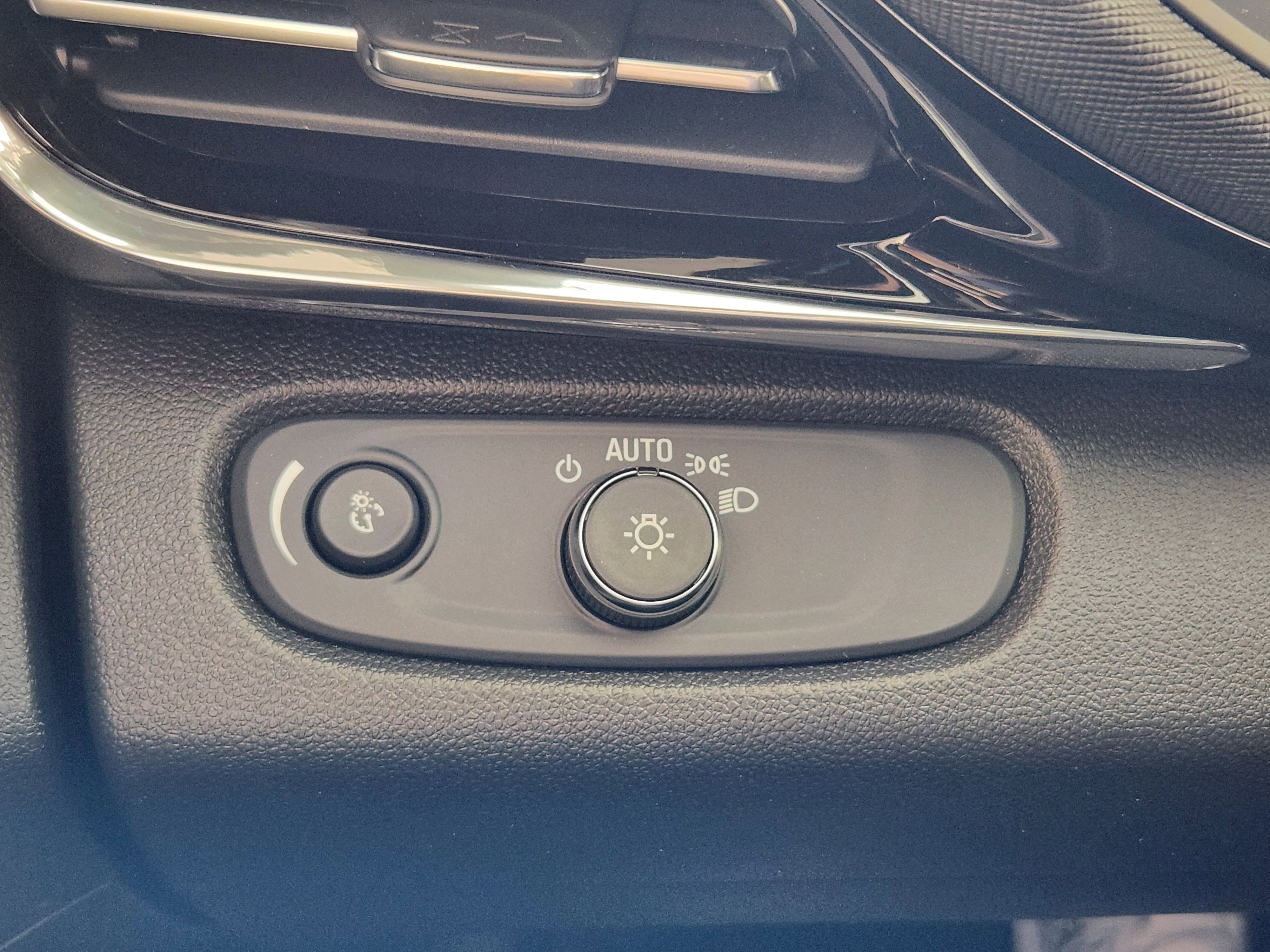 Used 2024 Buick Envista Sport Touring w/ Convenience II Package image 27