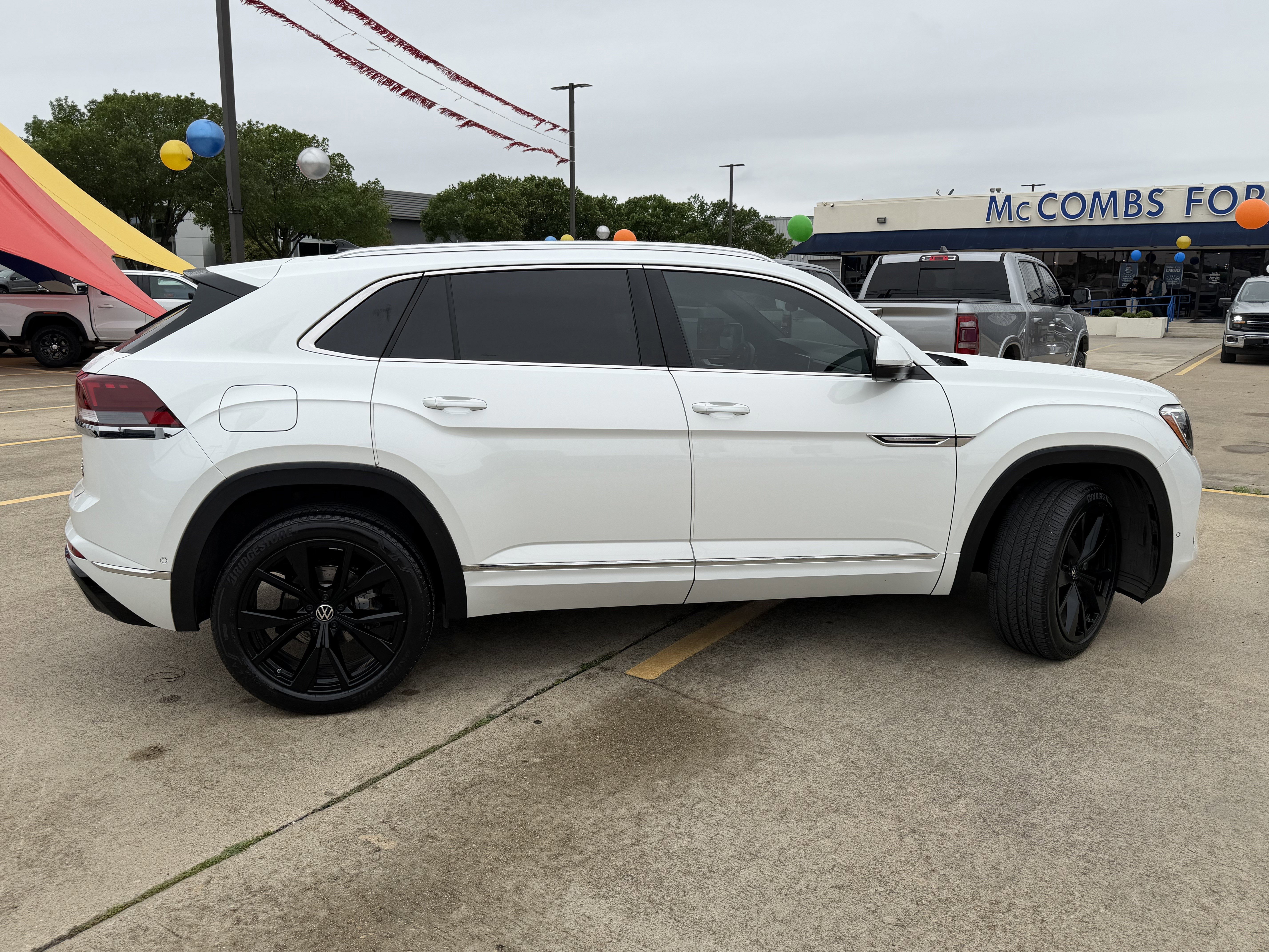 Used 2024 Volkswagen Atlas Cross Sport SEL Premium R-Line image 3