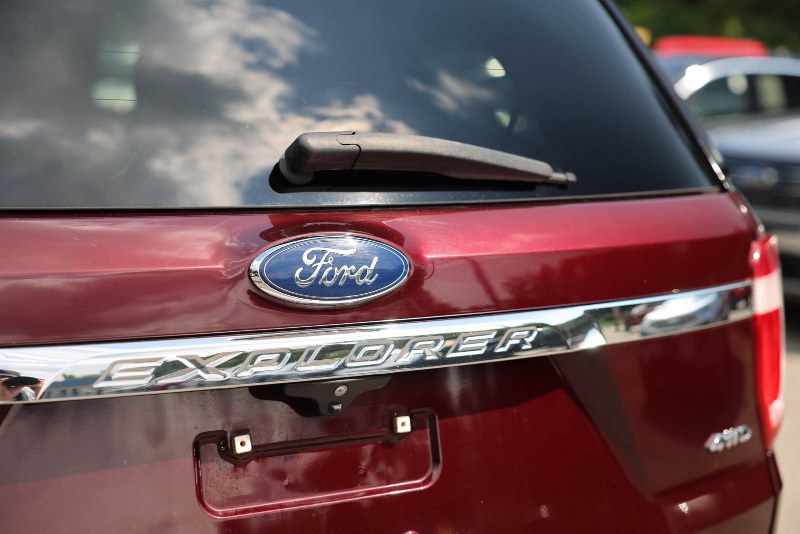Certified 2018 Ford Explorer XLT AWD/4WD image 29
