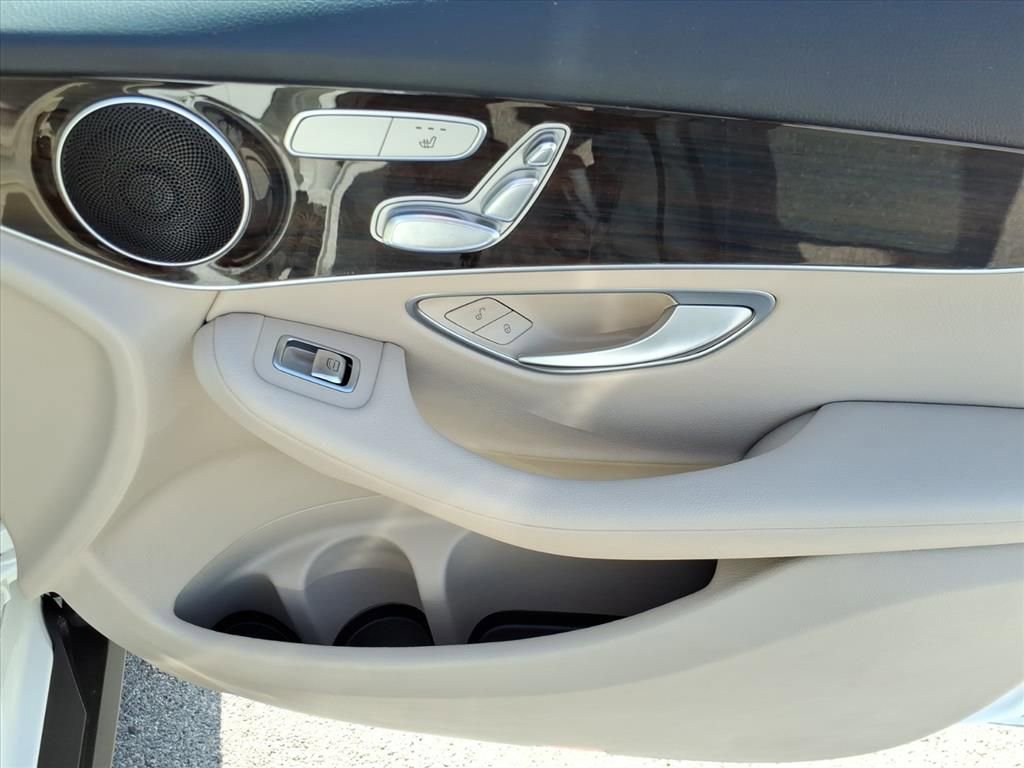 Used 2019 Mercedes-Benz GLC 300 4MATIC image 9