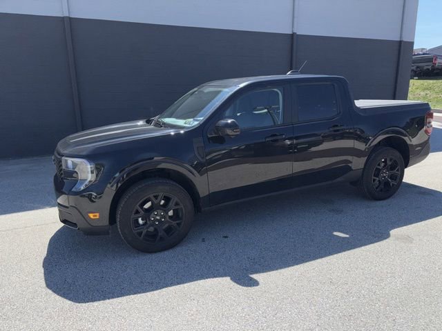 Certified 2025 Ford Maverick Lariat w/ Black Appearance Package AWD/4WD image 3