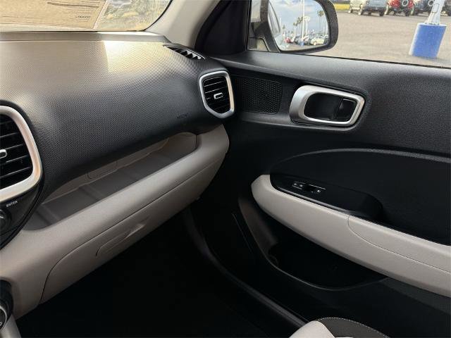 Used 2022 Hyundai Venue SEL w/ Cargo Package image 28