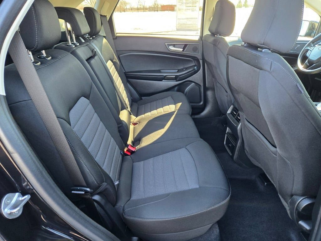 Certified 2024 Ford Edge SE w/ Black Appearance Package AWD/4WD image 11