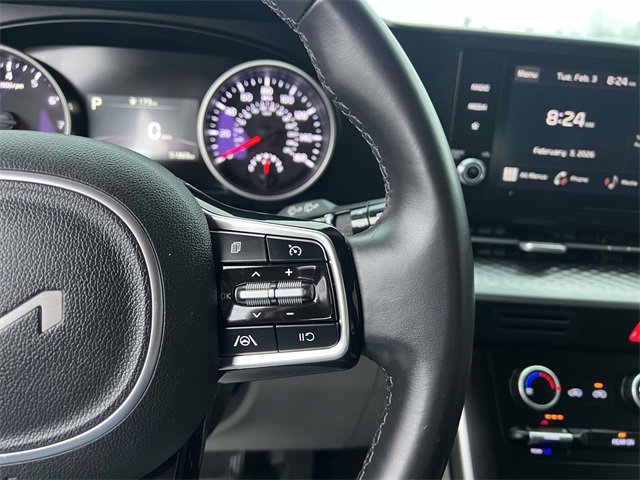 Used 2024 Kia Carnival LX image 17