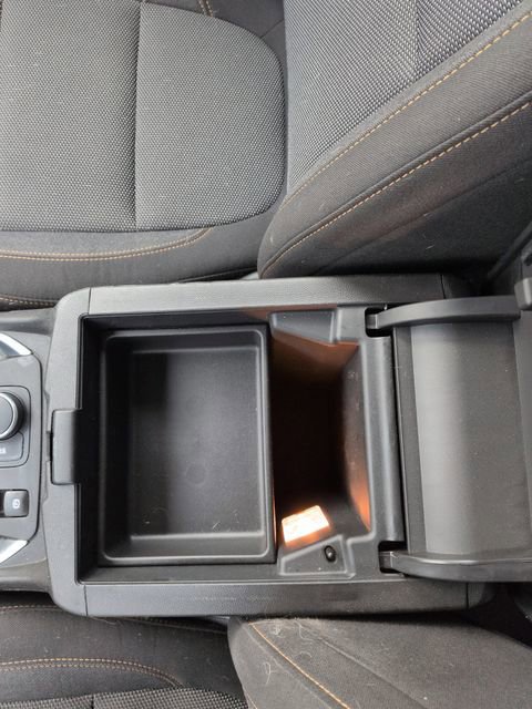 Used 2021 Chevrolet Traverse LT image 37