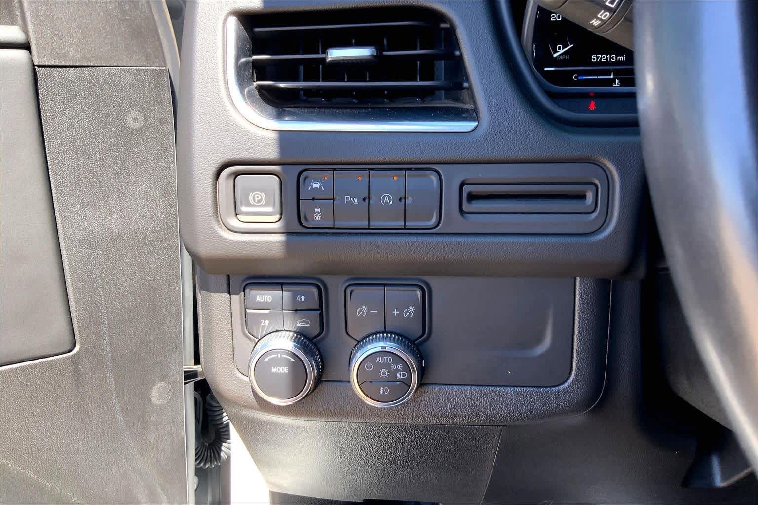 Used 2023 GMC Yukon SLT AWD/4WD image 36