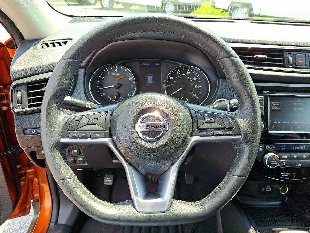 Used 2018 Nissan Rogue SV AWD/4WD image 18