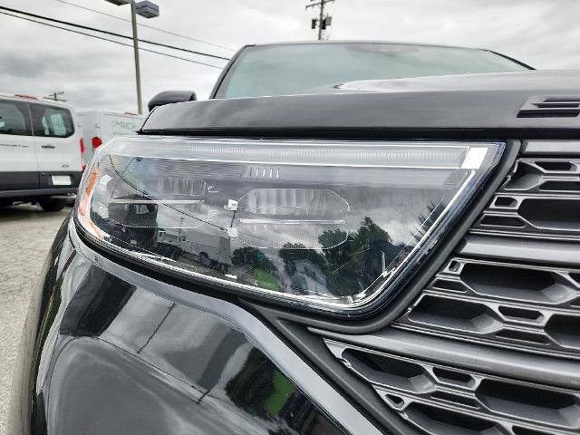 Certified 2023 Ford Explorer XLT w/ Equipment Group 202A AWD/4WD image 9