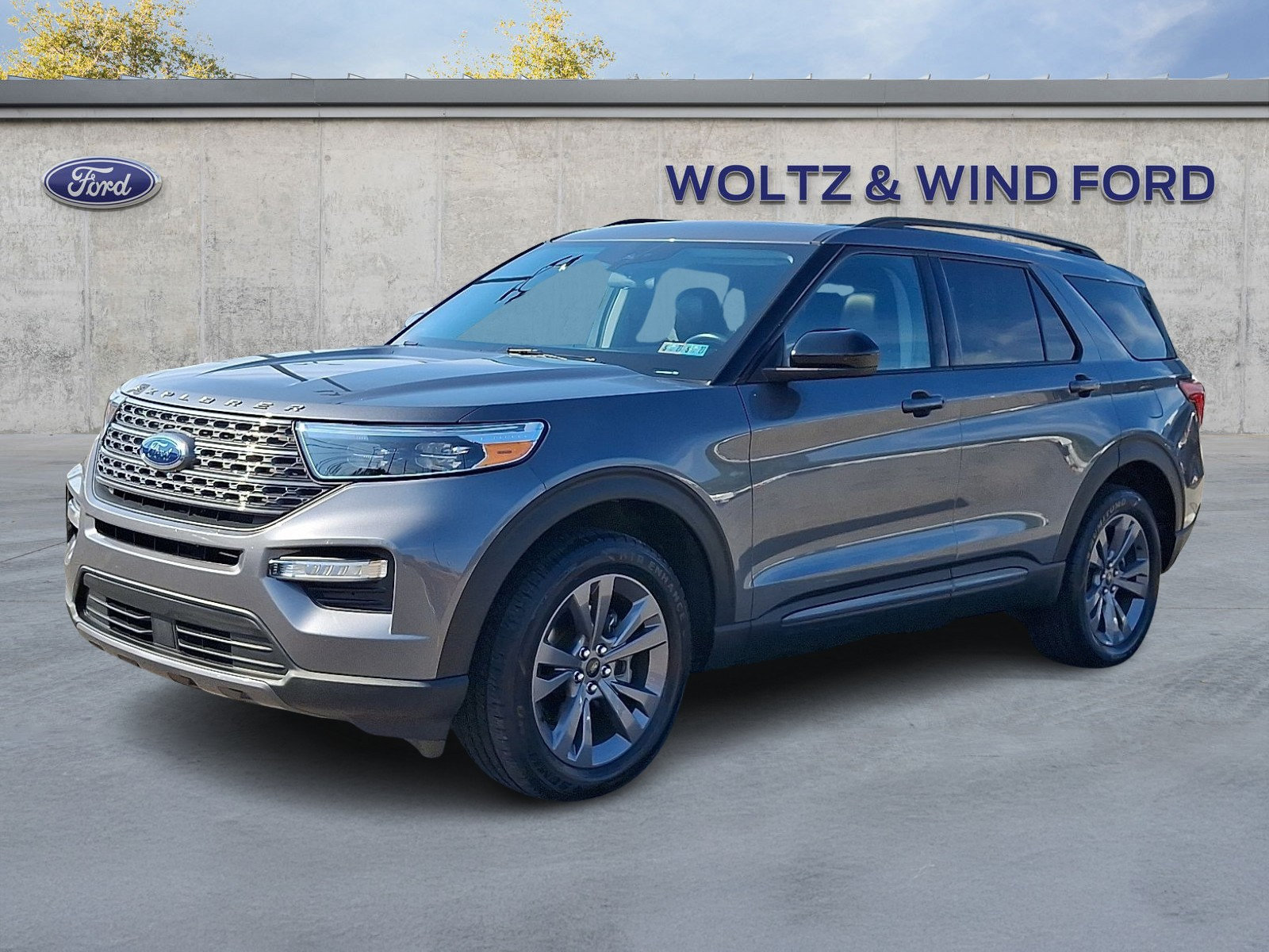Certified 2022 Ford Explorer XLT w/ Equipment Group 202A AWD/4WD image 3
