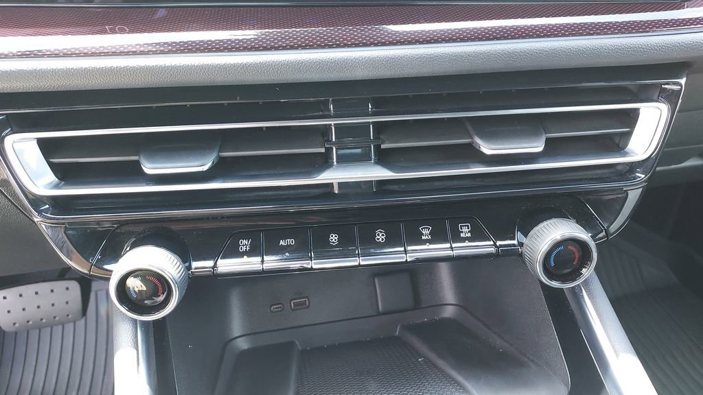 Used 2025 Chevrolet Traverse Z71 w/ Driver Confidence Package image 15