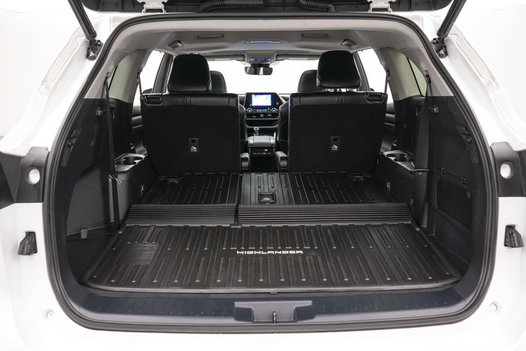 Used 2023 Toyota Highlander XLE AWD/4WD image 23