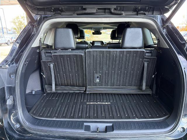 Used 2021 Toyota Highlander XLE AWD/4WD image 17