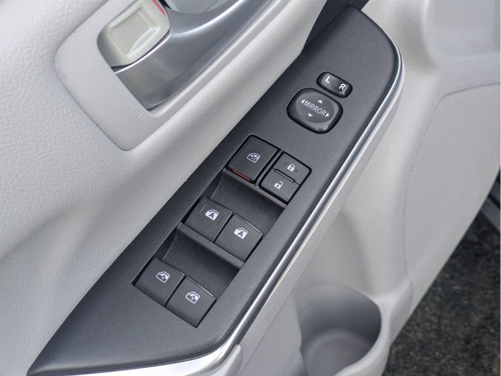 Used 2017 Toyota Camry SE image 13