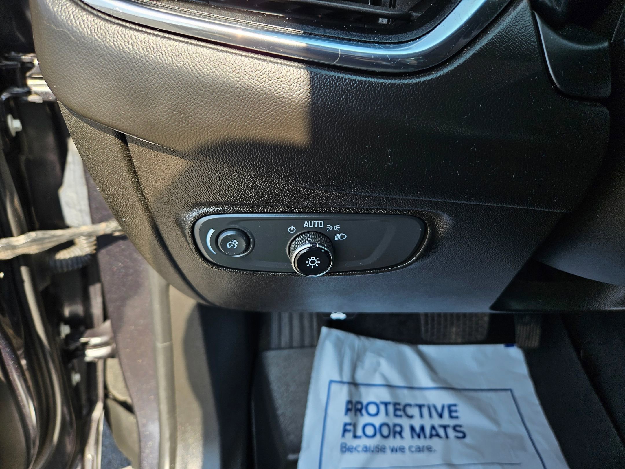 Used 2022 Chevrolet Equinox LS image 16